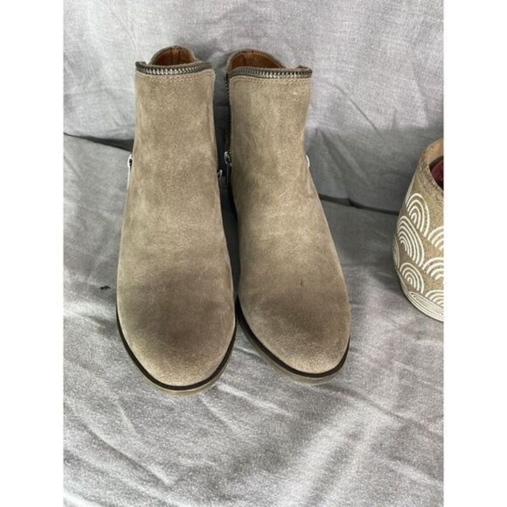 Clean Lucky Brand brown suede ankle boot with side zipper‎ and decorative zipper